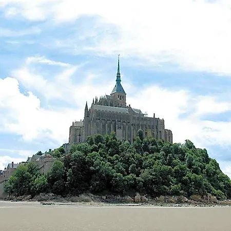 Hotel De La Baie 2*