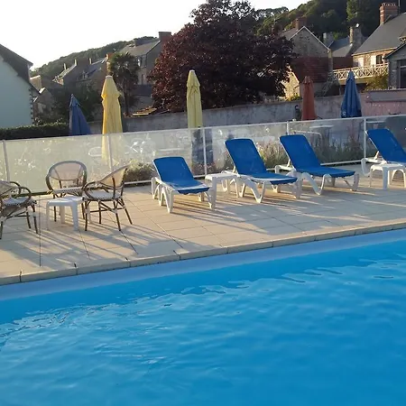 Des Bains 2* Saint-Jean-le-Thomas